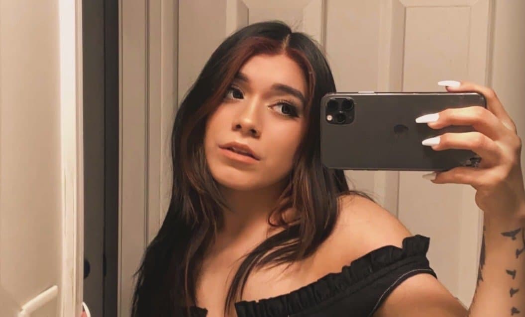 Nicole Chicago thot gives the best head. Hmu for more