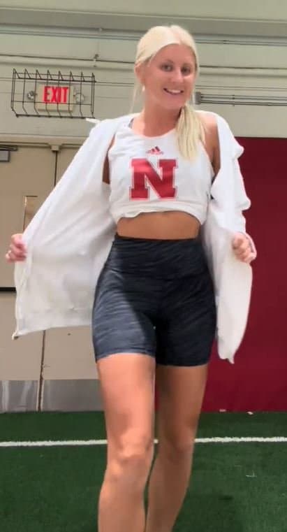 Sexy Sidney - Cheerslut humiliation