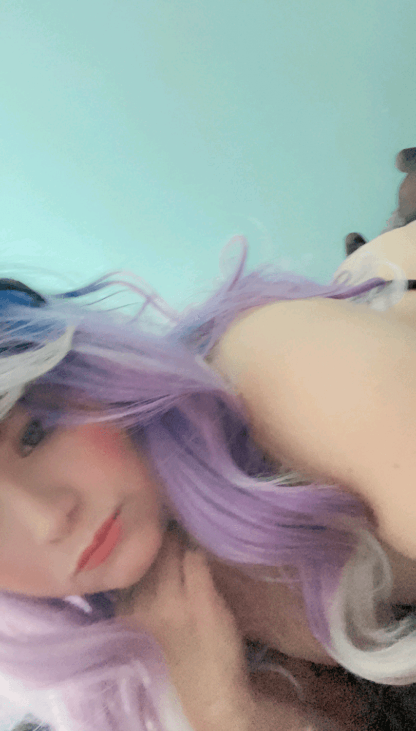 Click to view full size Latina milf aurora_kingsley laying in bed with her ass out. Link in description