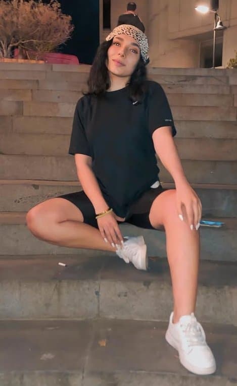 Delicious Lebanese arab girl with big breasts delicious legs and tasty face