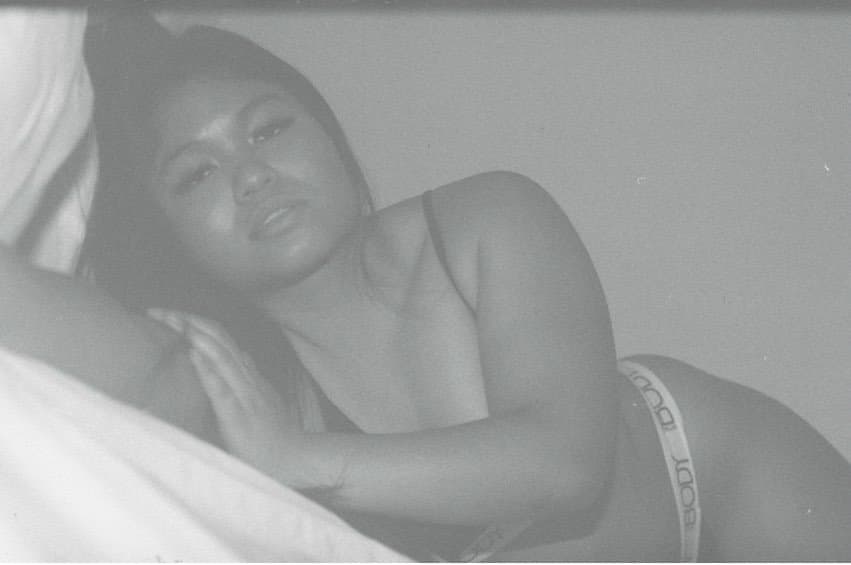 one of my favourite fitness bodybuilder girl, her friend also hot. Now she start make sexy photo