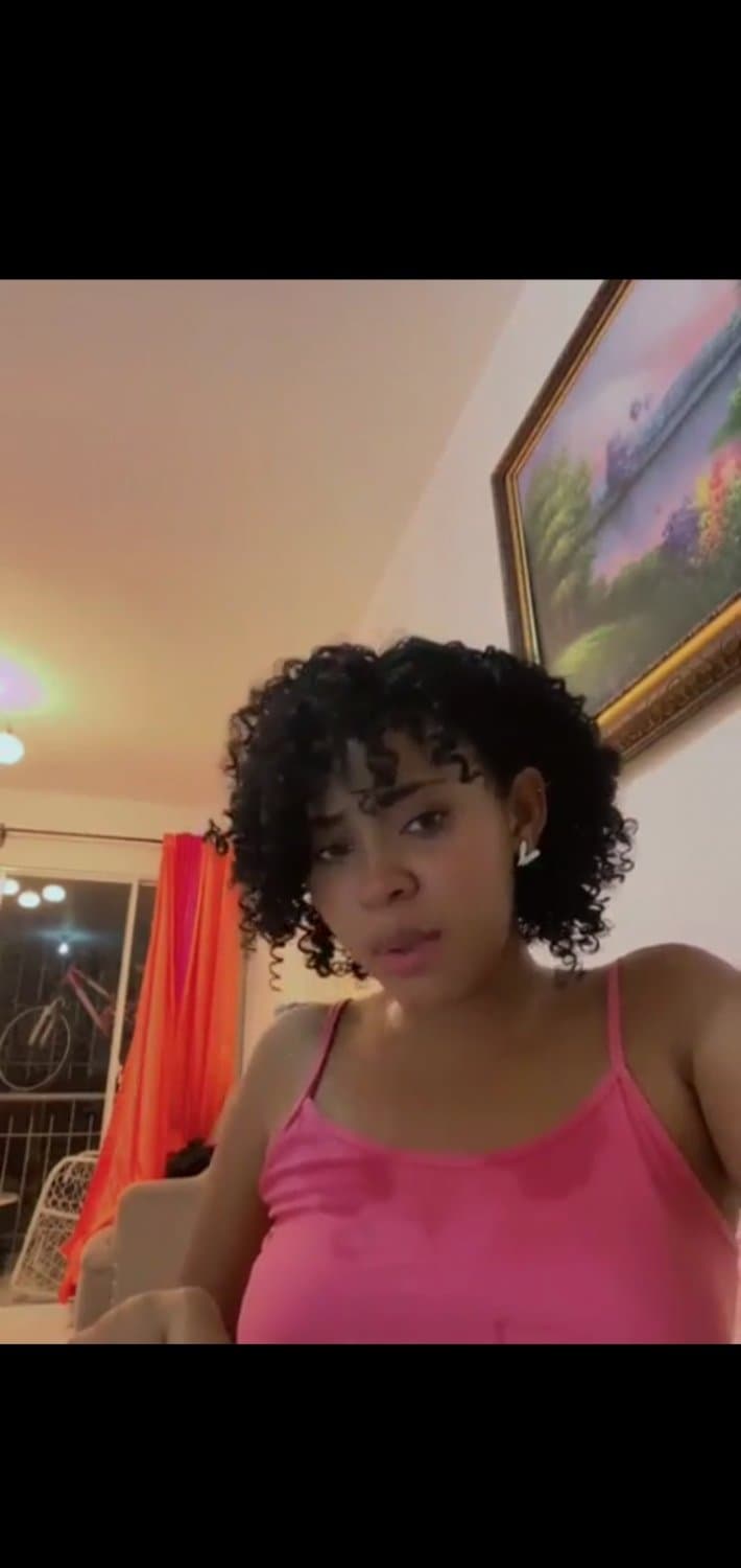 Muy viral Dominicana monta almohada???