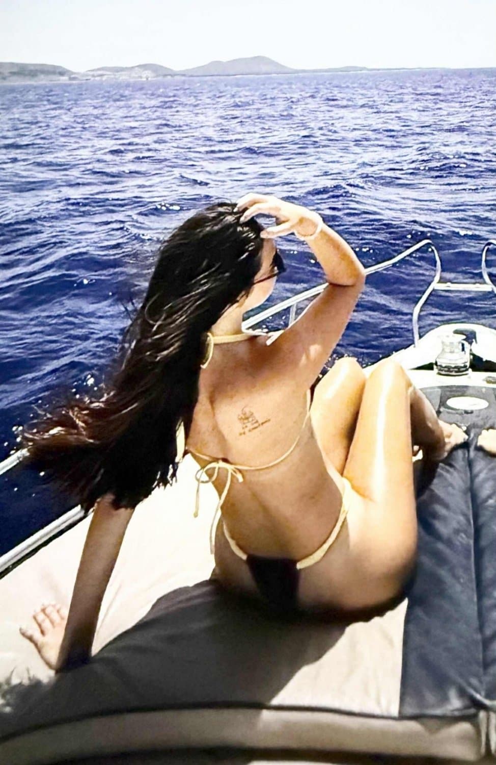 Sexy hot teen slut Nera post naked photo