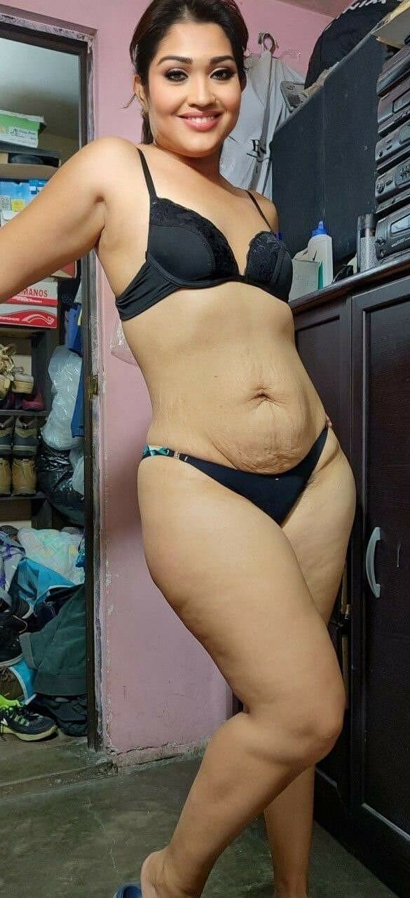 Small titties,  stretch marks and bush