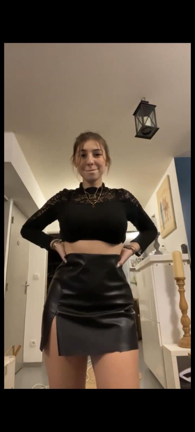 Melinda Pute francaise du 63 fait la chienne / French slut salope / Shower