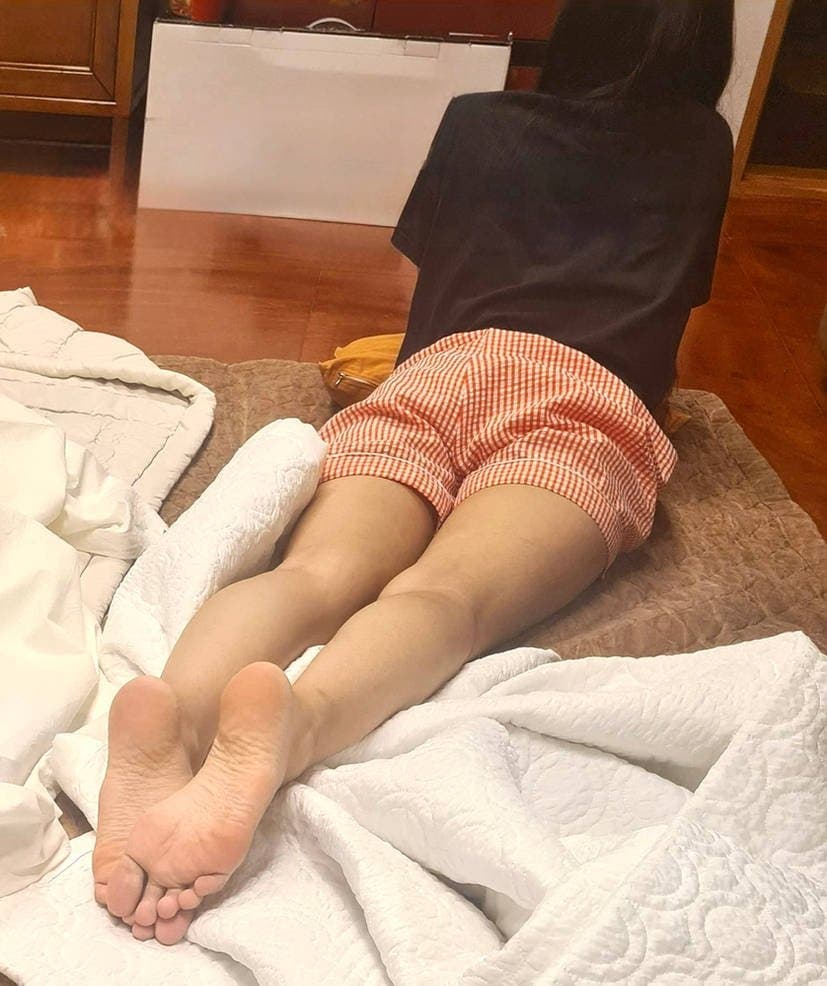 Korean uni student friend feet