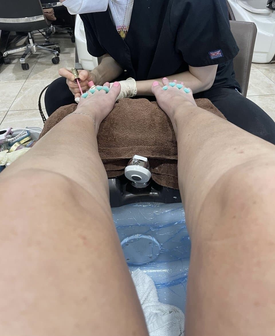 Mature Hotwife from Reddit with GREAT feet and long, sexy toes ??