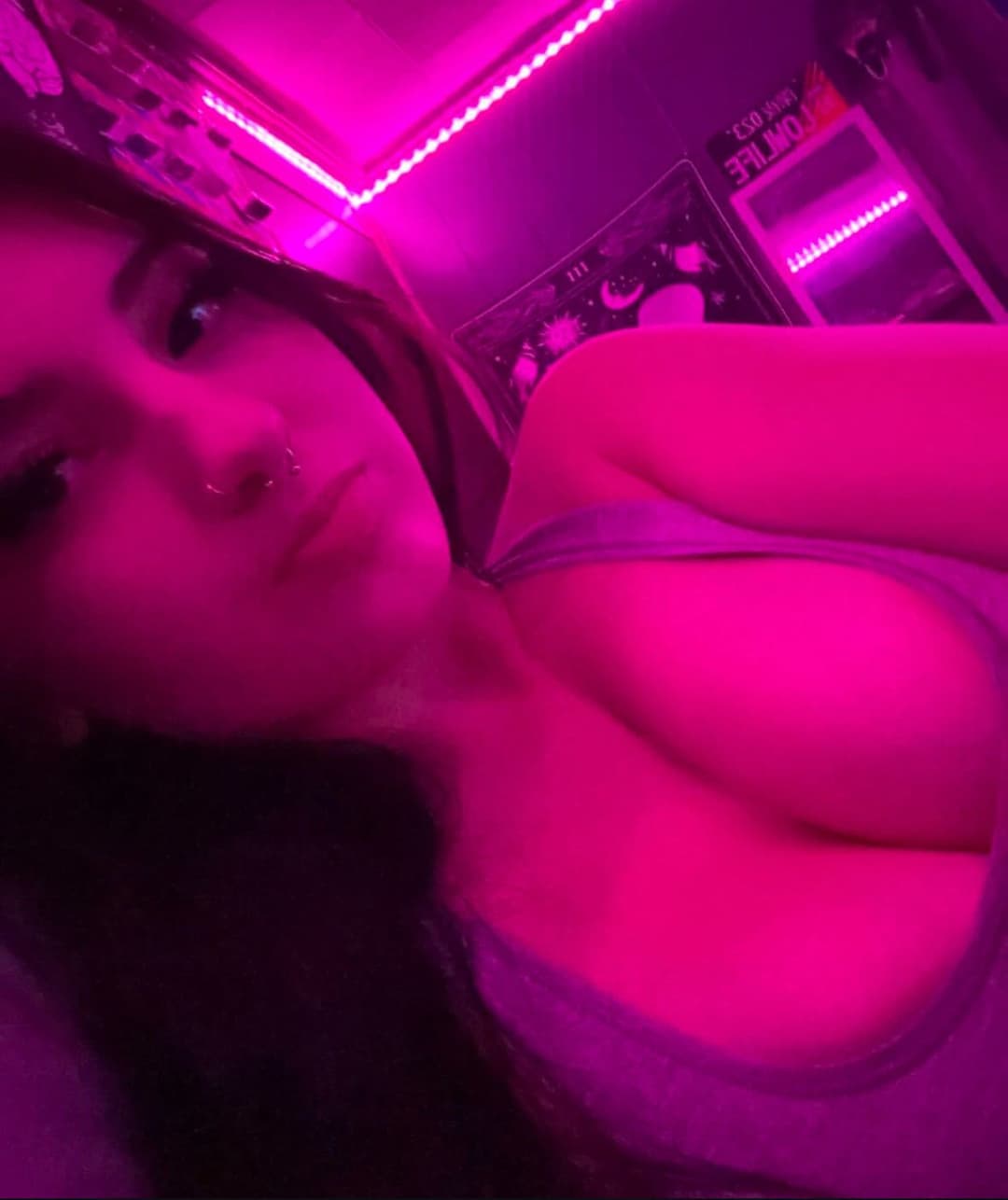 Kami, Sexy teen gets leaked