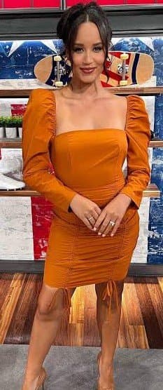 Click to view full size Black beauty Kimmi Chex is a sexy milf. This ebony goddess wants you to give her your nut