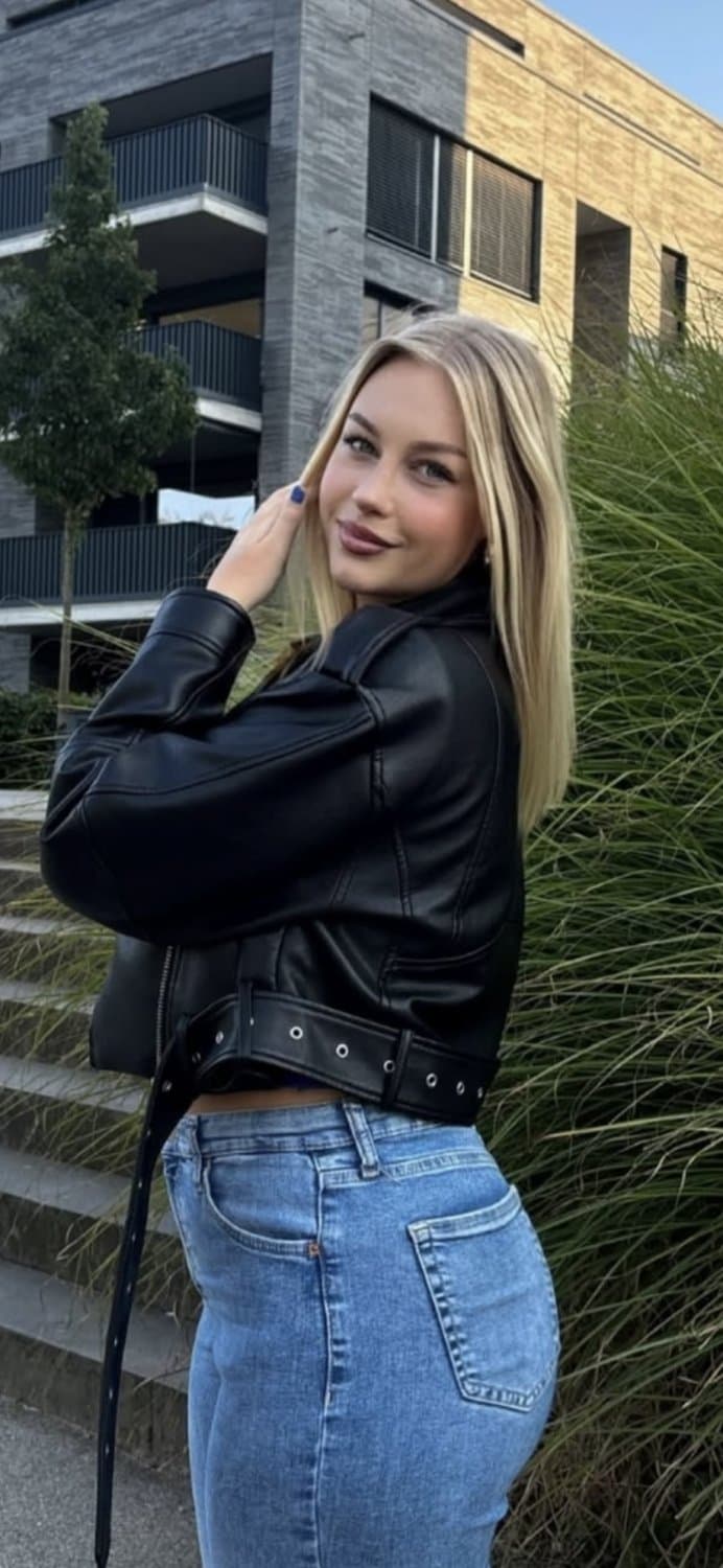 german curvy blonde hot babe goddess Inga