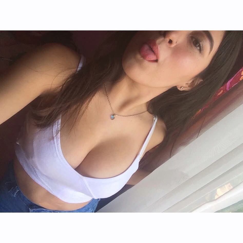 Estrenando mis nuevas, ricas y jugosas tetas ????????