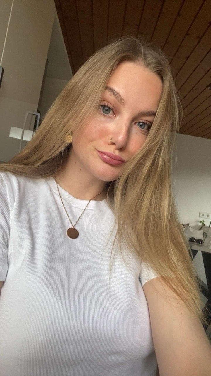 Enjoy Italian teen Alena