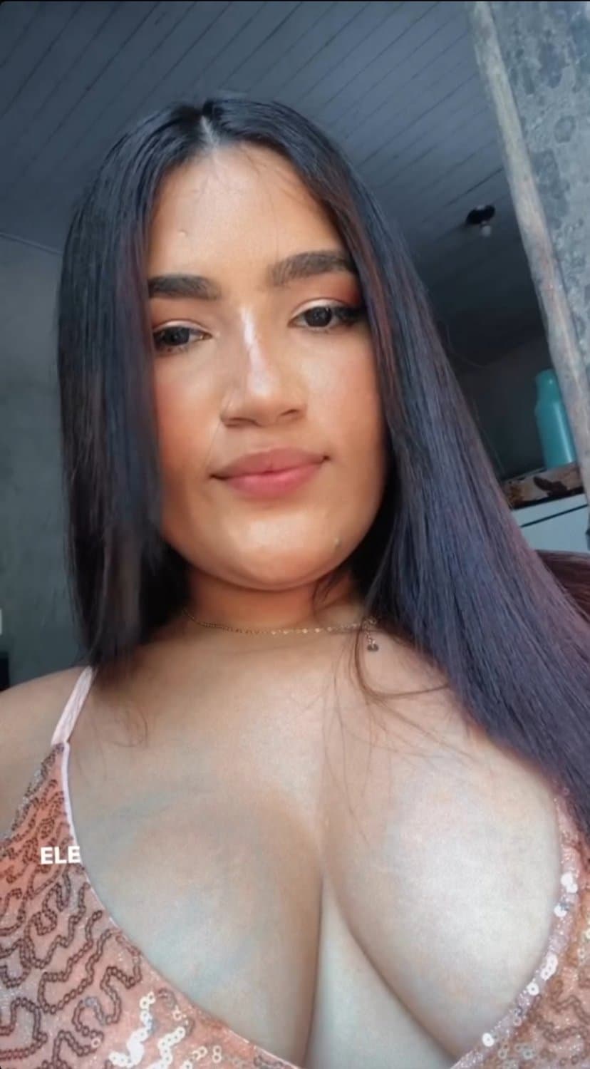 Uma mãe solo, tesão da porra, acho que gozei tanto pra ela que acho que eu sou o pai do filho dela