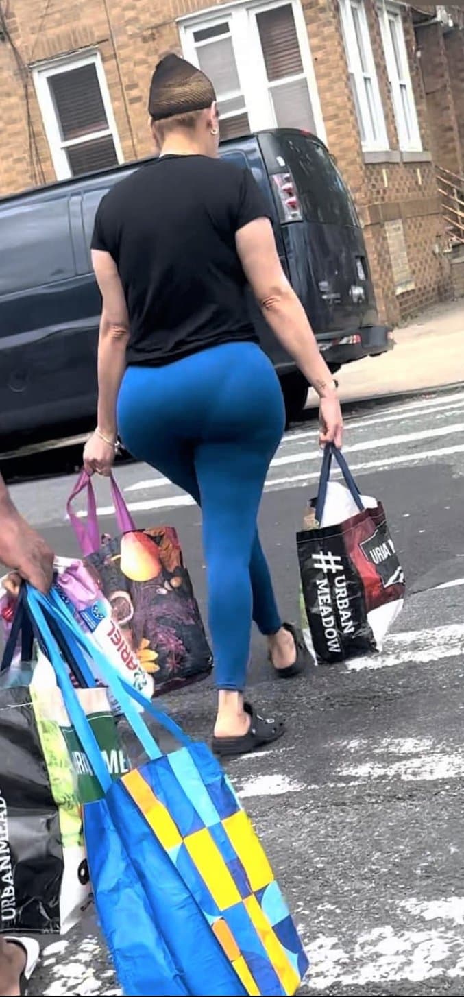 Click to view full size Big Booty Dominican Milf Fresh Out The Salon