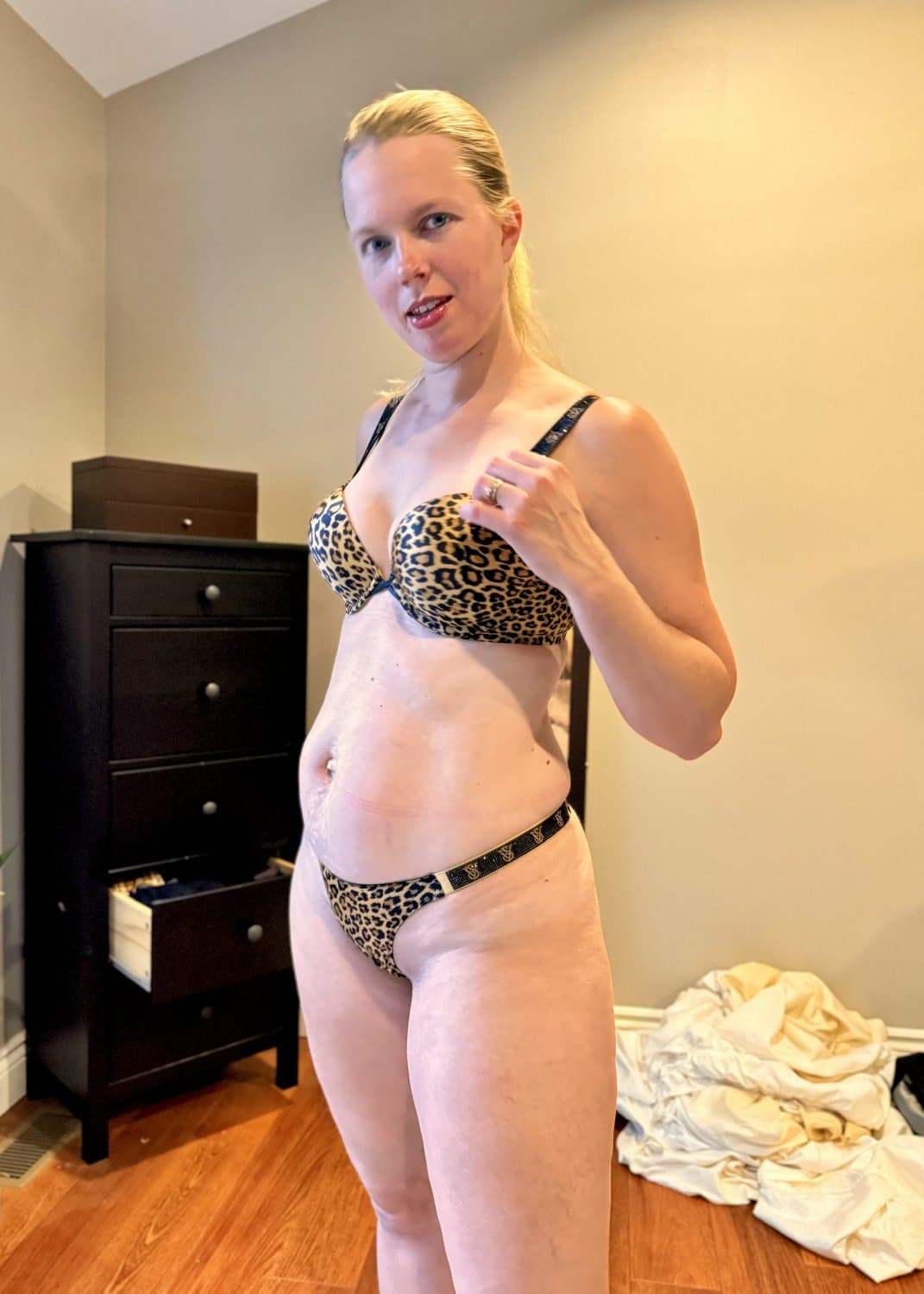 Amateur wife lingerie strip