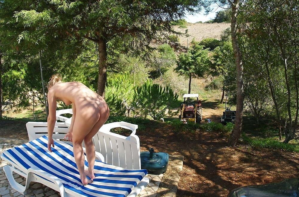 Photoshoot on nudism parc in France with Carolina