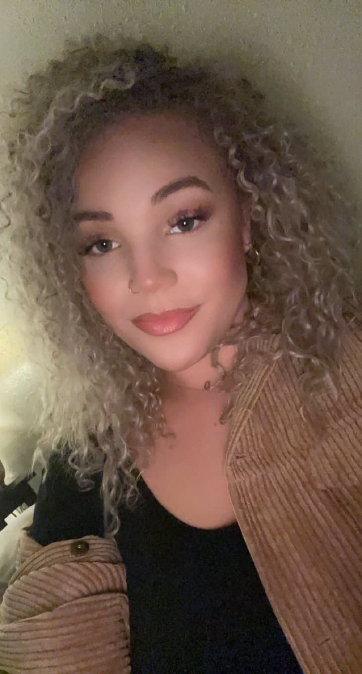 Thick Lightskin Desirea