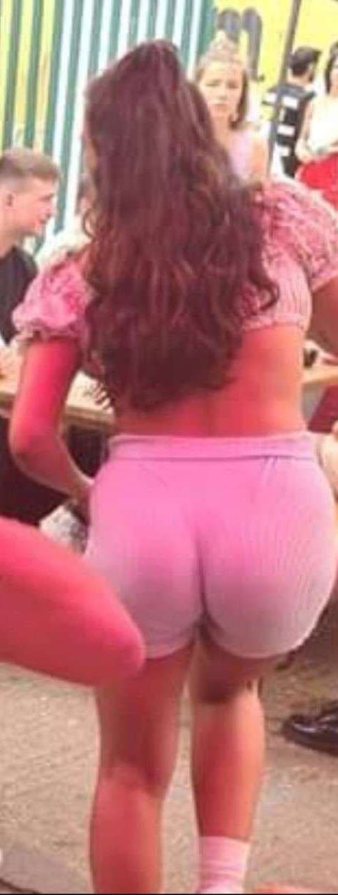 Come tell me if you know this uk surrey slut or tell me what you would do to her kik is uklondon28