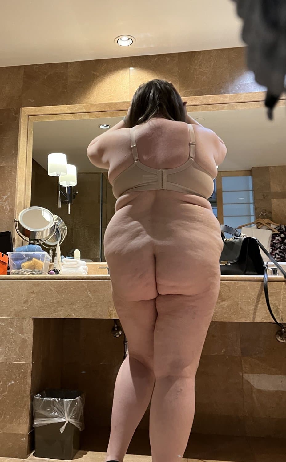 Fat BBW wife naked in the hotel room