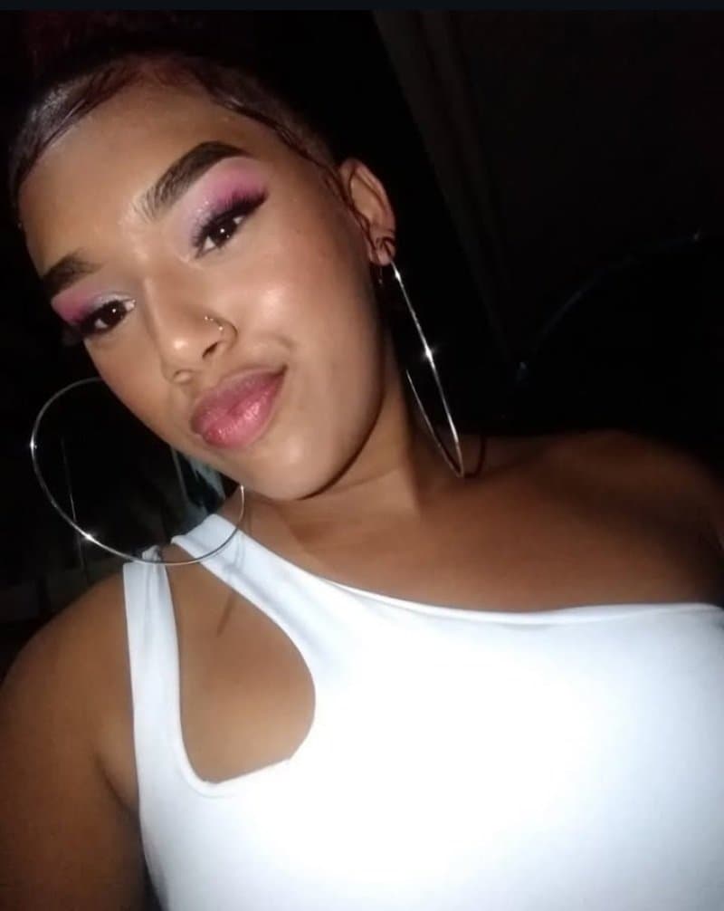 Morena gostosa do maranhao si exibiu e pagou boquete ouvindo Felipe ret e fumando maconha