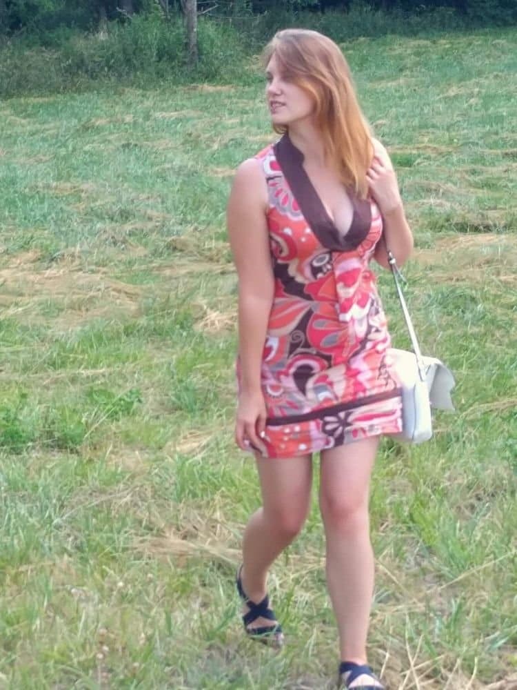 Cute foreigner Karolinka and her bangin natural curves! ?