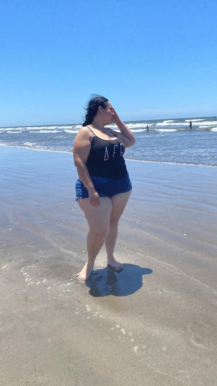 PEAR SHAPE THICK CURVY LATINA SSBBW BIG BOOTY ASS