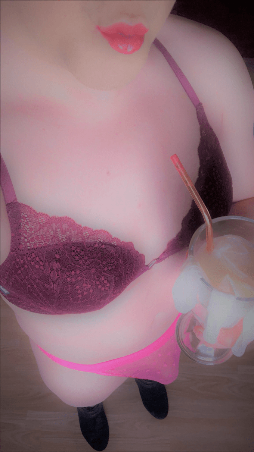 KIK: femboydanireid | UK Femboy Bubble Butt Sissy Slut