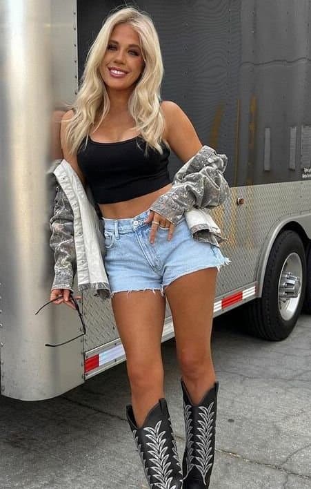 Megan Moroney Big Busty Beautiful Breast&Banging Body Has Me Throbbing She So Adorable and Sexy??