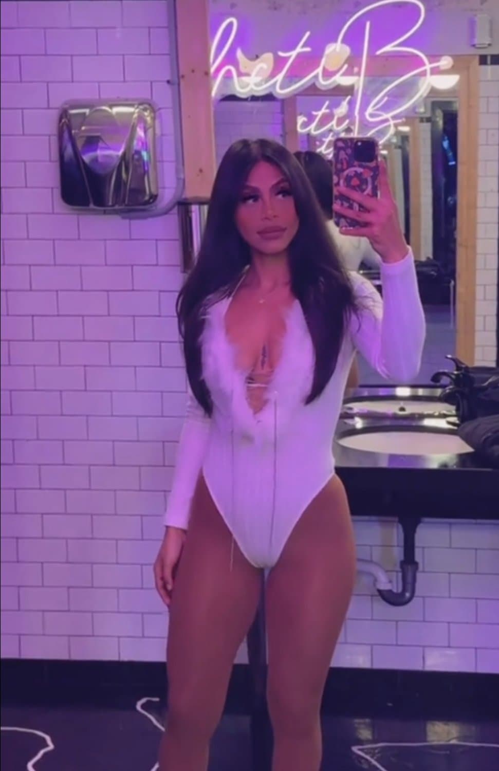 Sexy Latina MILF, Pregnant, Feet, Fit, Comments Welcomed.