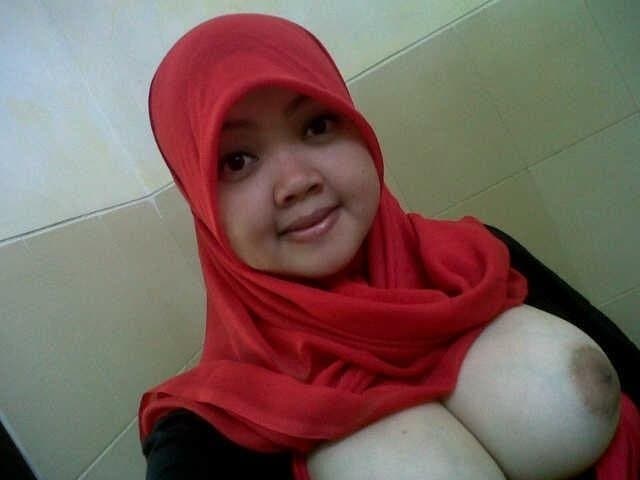 Chubby Big Tit Hijab Wearing Indonesian
