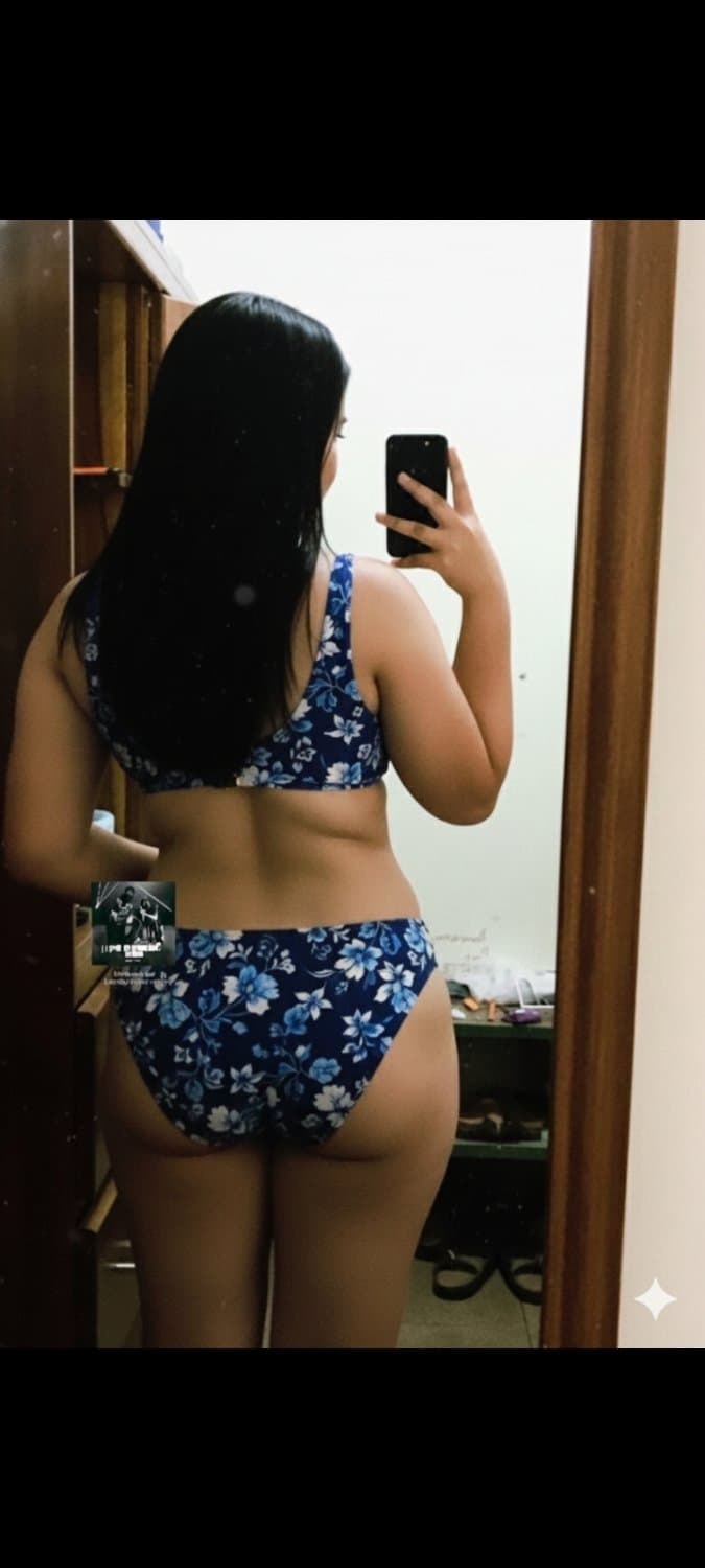 Culo de amigas en bikini por ia creado por ia