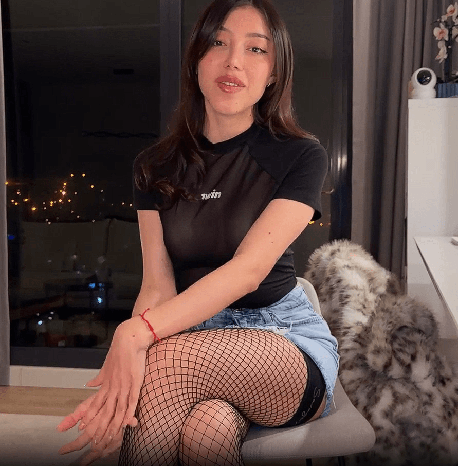 sexy busty girlfriend gives great pov blowjob and receives double cumshot