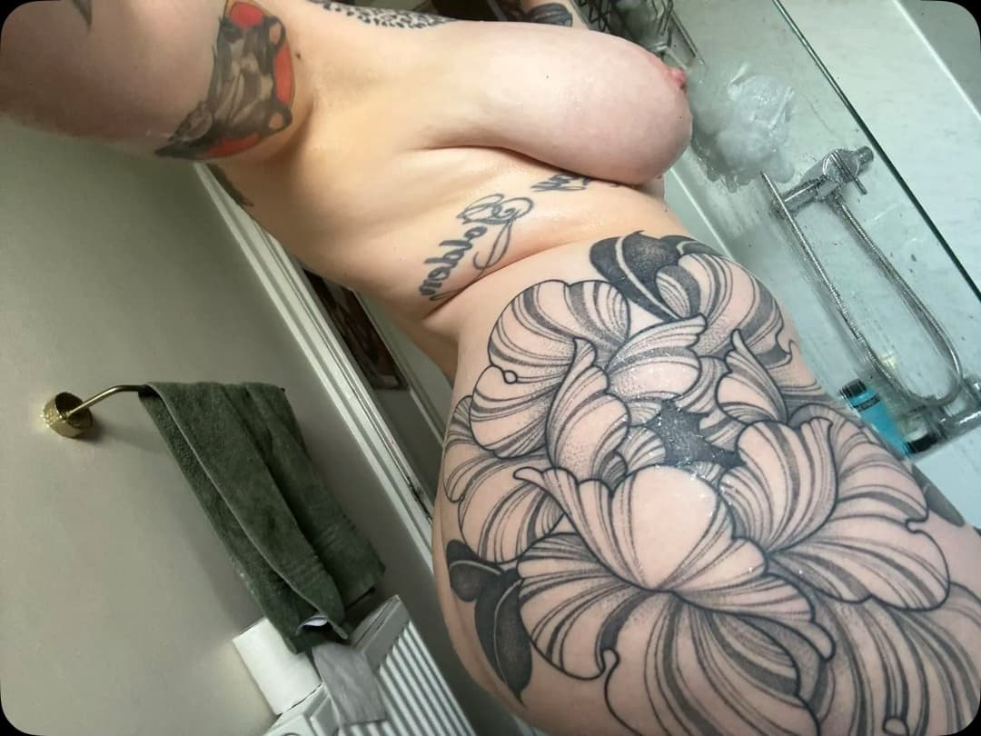 More of Ivy Moore & her new ass tatt