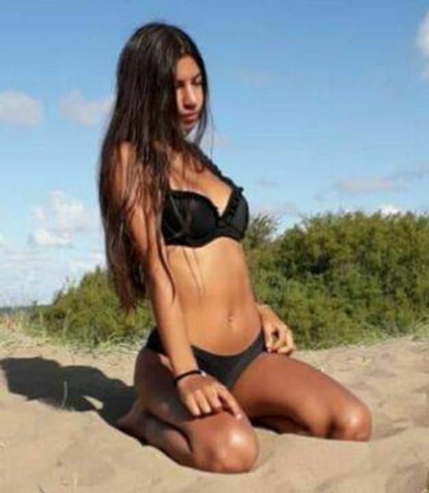 Flaca linda turrita culona mostrando su Concha depilada sabrosa (Aporte de seguidor)