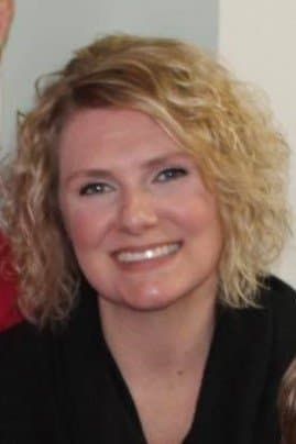 Ashley & Renee flash their tits in the car for a shirt