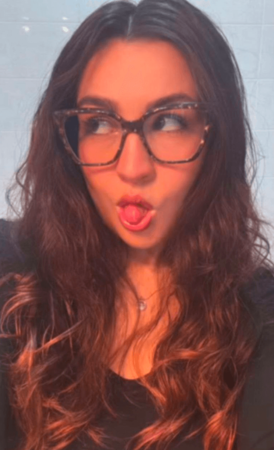 (F)23 playing a game, for every 100 like in this post, i have to post a nude Pic of me! ??