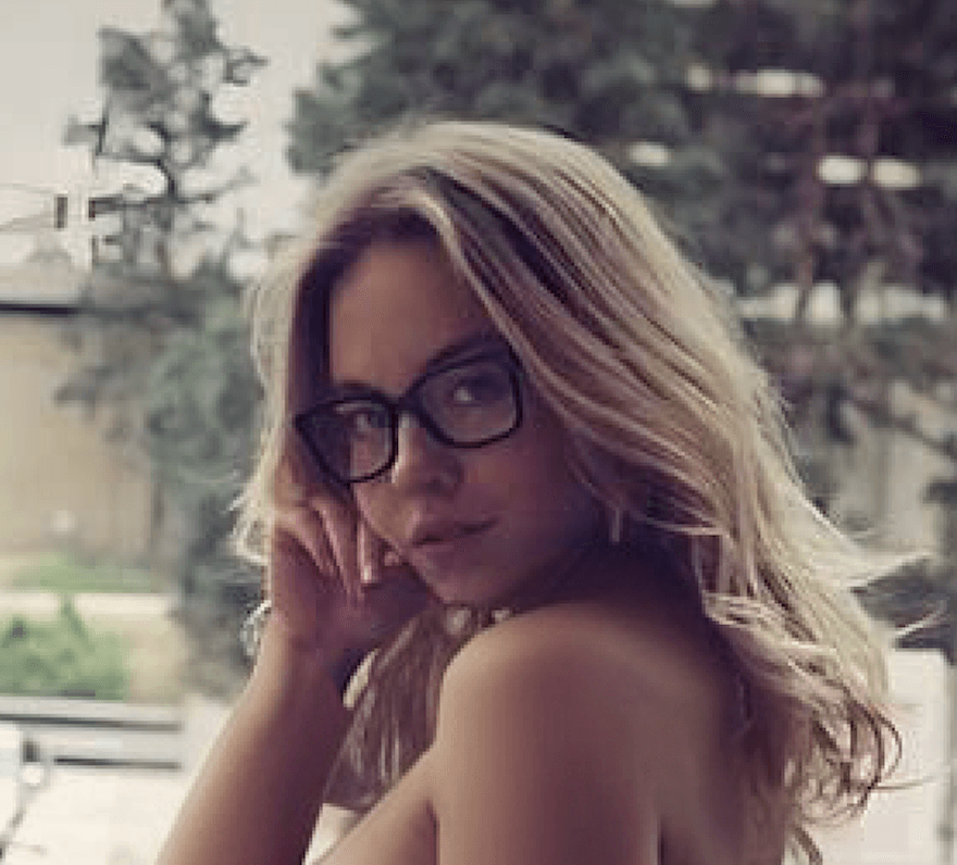 Teaser Content Of Sydney Sweeney See Full Content In Premium Galleries $5 In Link In Bio