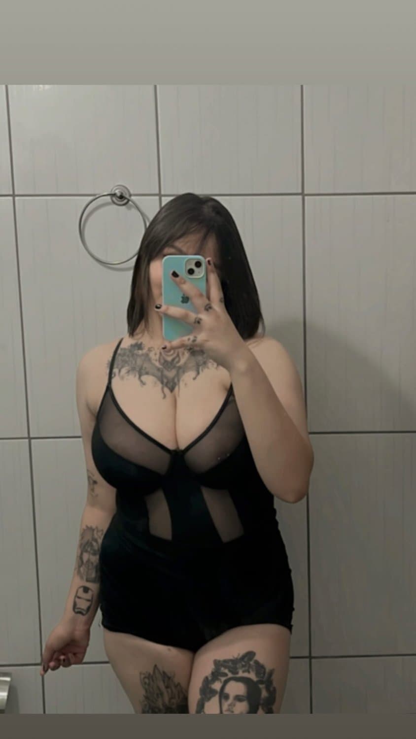 Click to view full size Gótica tetona