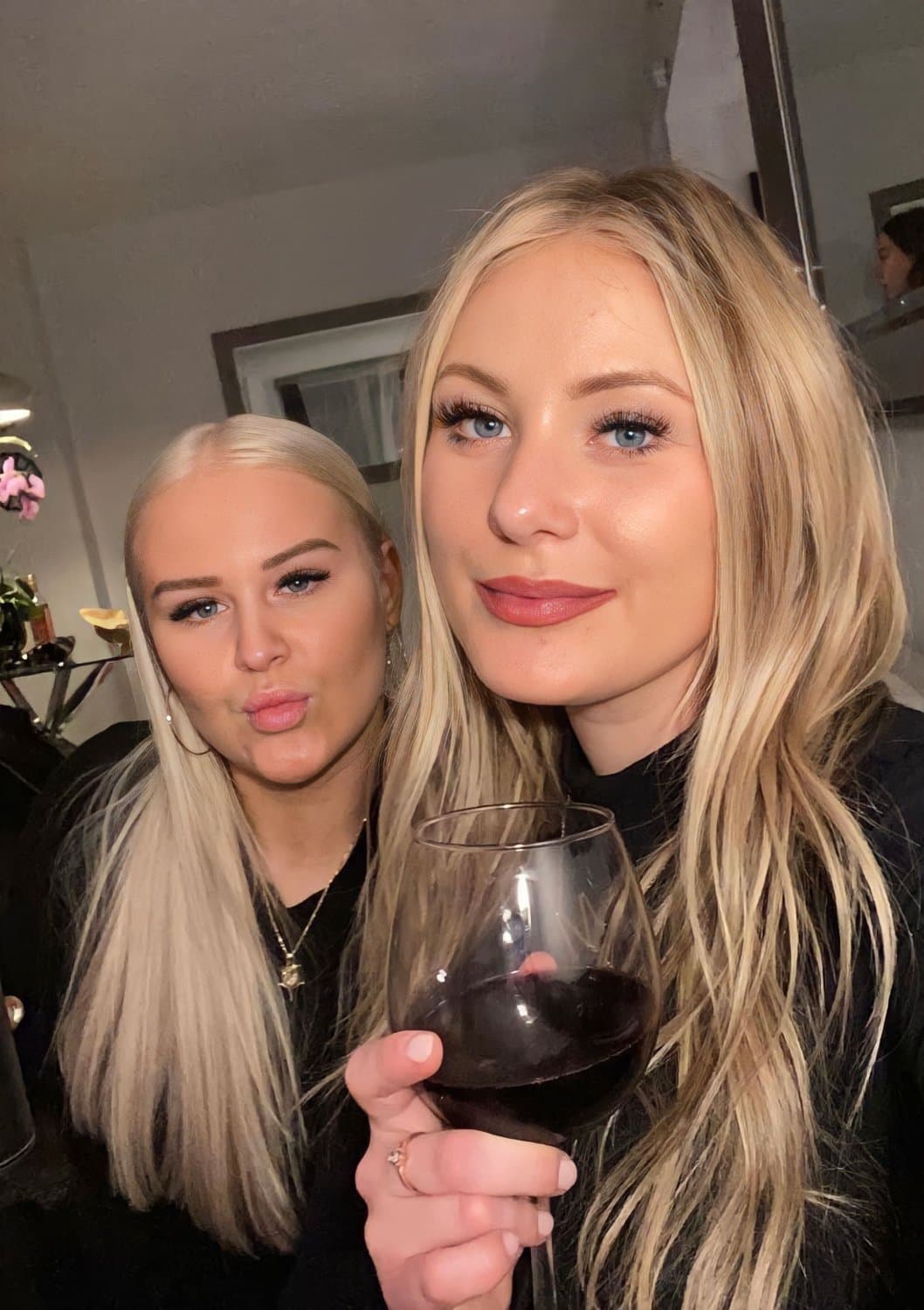 Edmonton - Mercedes, mini-thick, with heavy chest, and nice bubble butt.