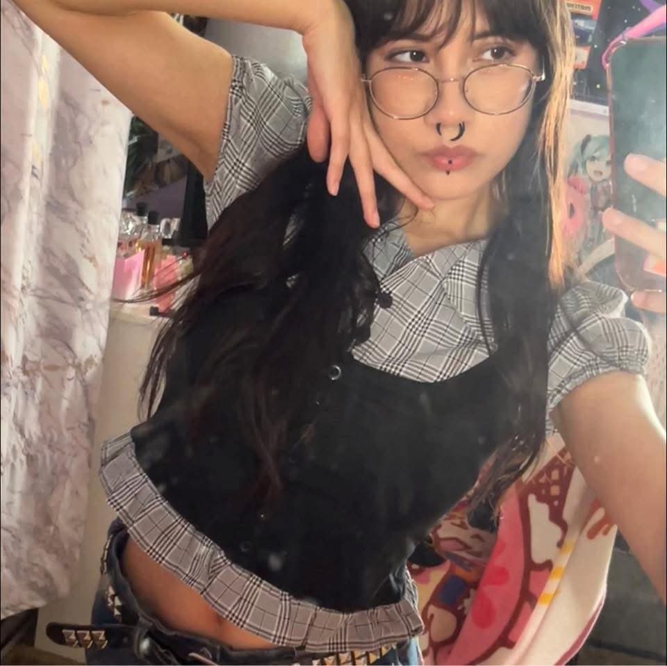 20 year old chicago nerd emo slut is hiding a big secret lol can’t hide those big juicy tits forever