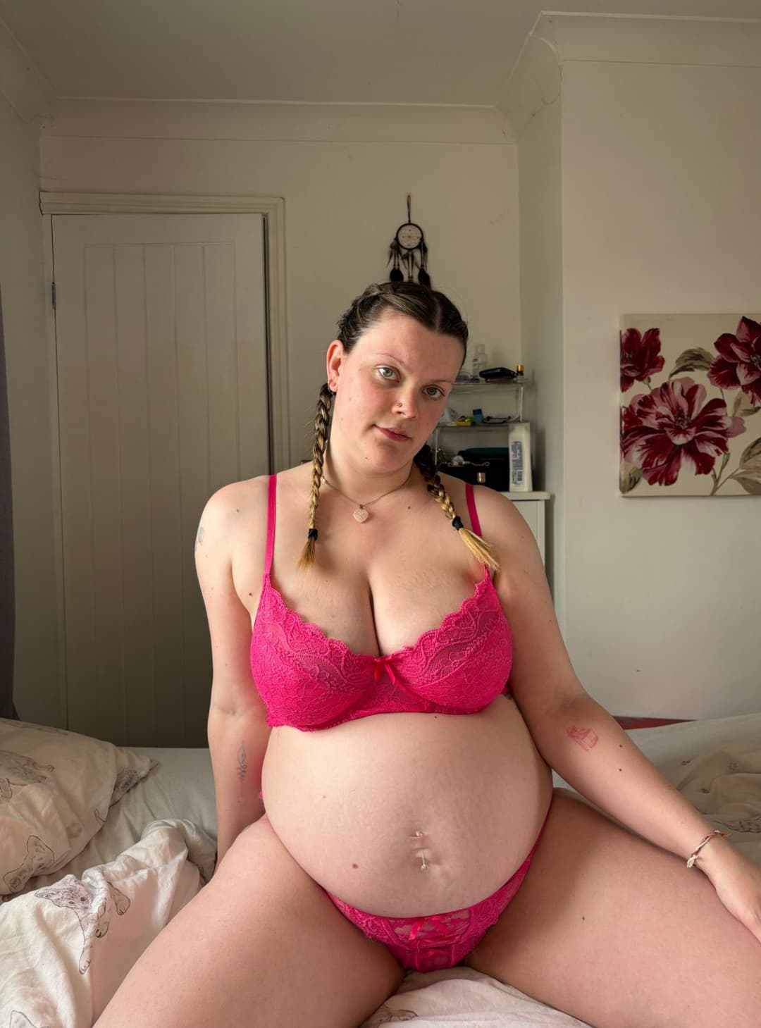 Pregnant and swollen, I want you to crampie me Daddy