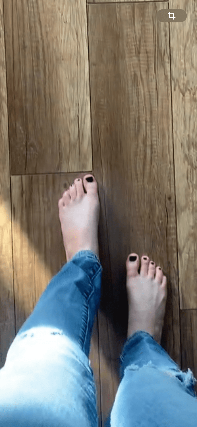 black toes nail