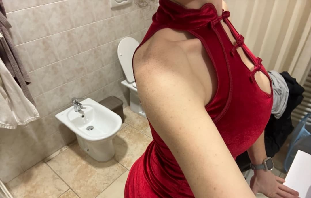 Italian woman who can eat semen and ejaculate inside the vagina.    Str_awbenny