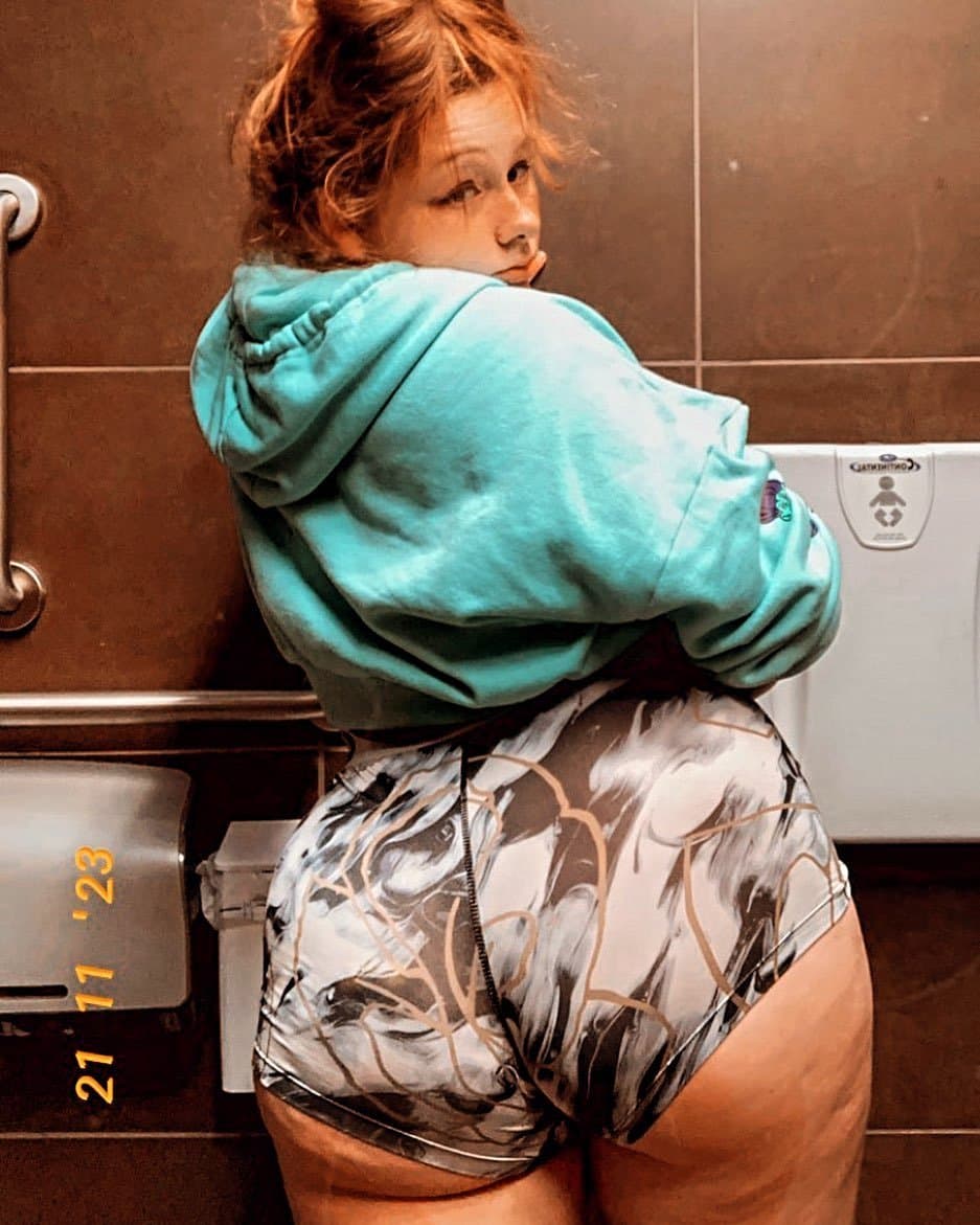 Redhead milf (post her pregnant in an earlier post)