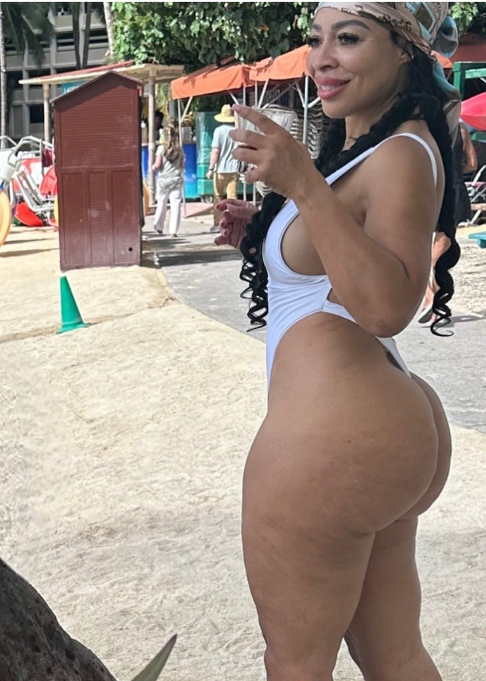 Click to view full size Sexy lady in thong bodysuits compilations