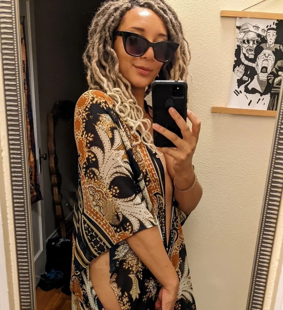 Click to view full size Cute slut Simone big tits