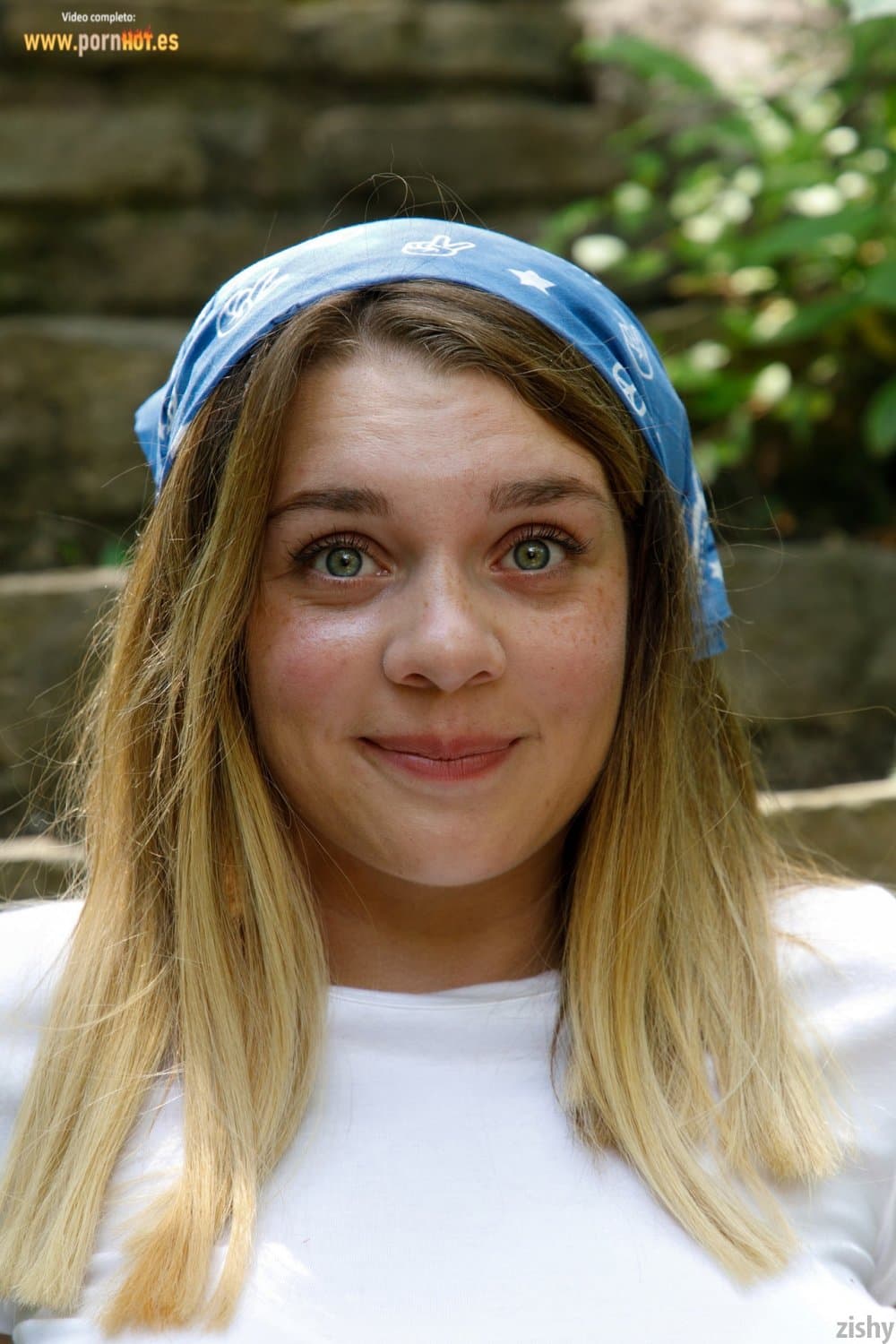 Hermosa gabbie en un tour por su casa de campo