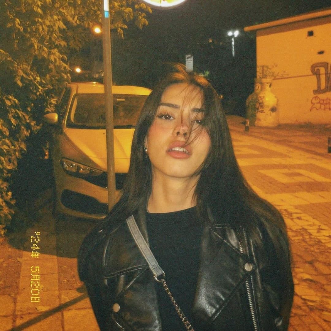 Leaked Stunning Teen Webslut Gets Pussy Pumped With Juice