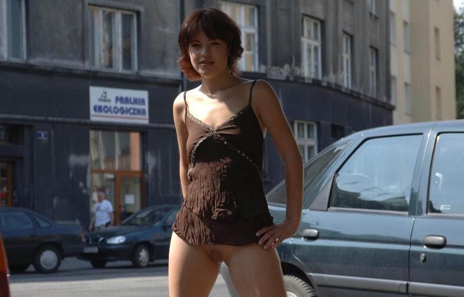 Bottomless Girls in Public 4