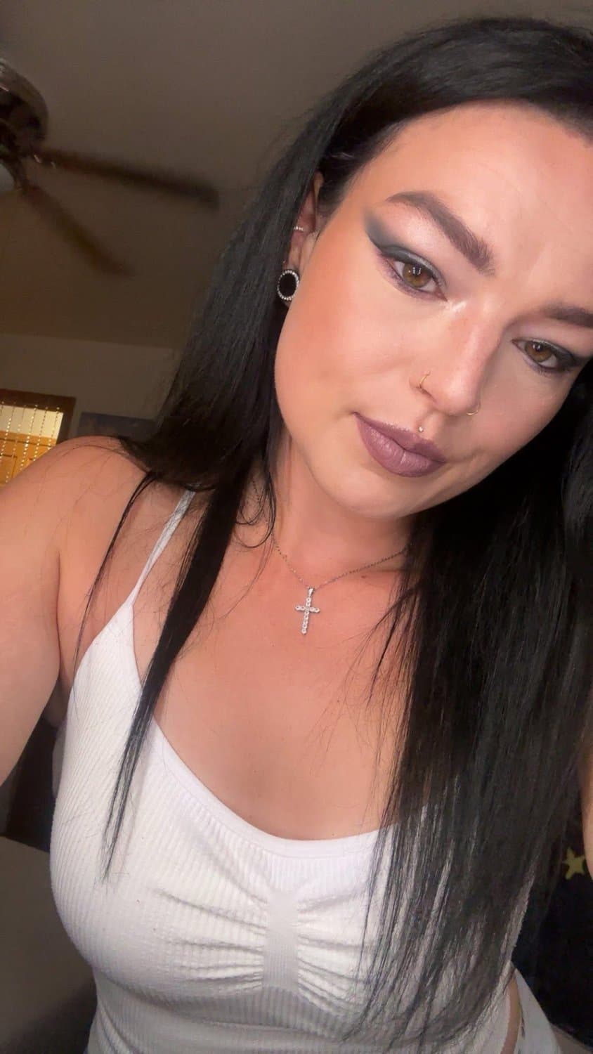 Emo slut got on Idol - sucked too much BBC in Hollywood